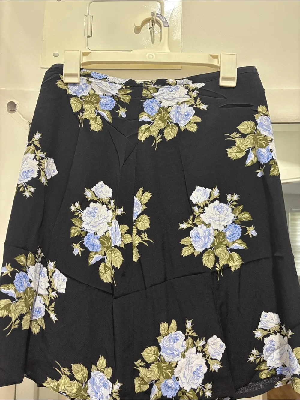 GAP Girls Black A-Line Skirt with Blue Rose Bouquet Print Size 12